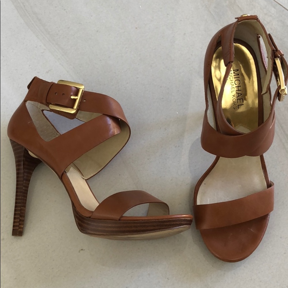 Michael Kors tan heels size 9